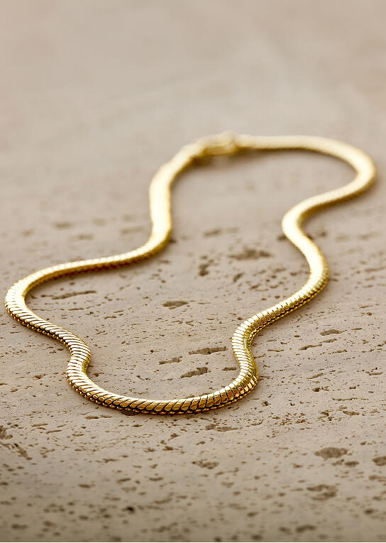 A smooth link necklace crafted in 14k yellow gold.