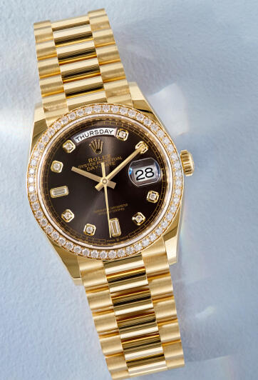 Pre-owned Rolex Oyster Perpetual laying on a surface