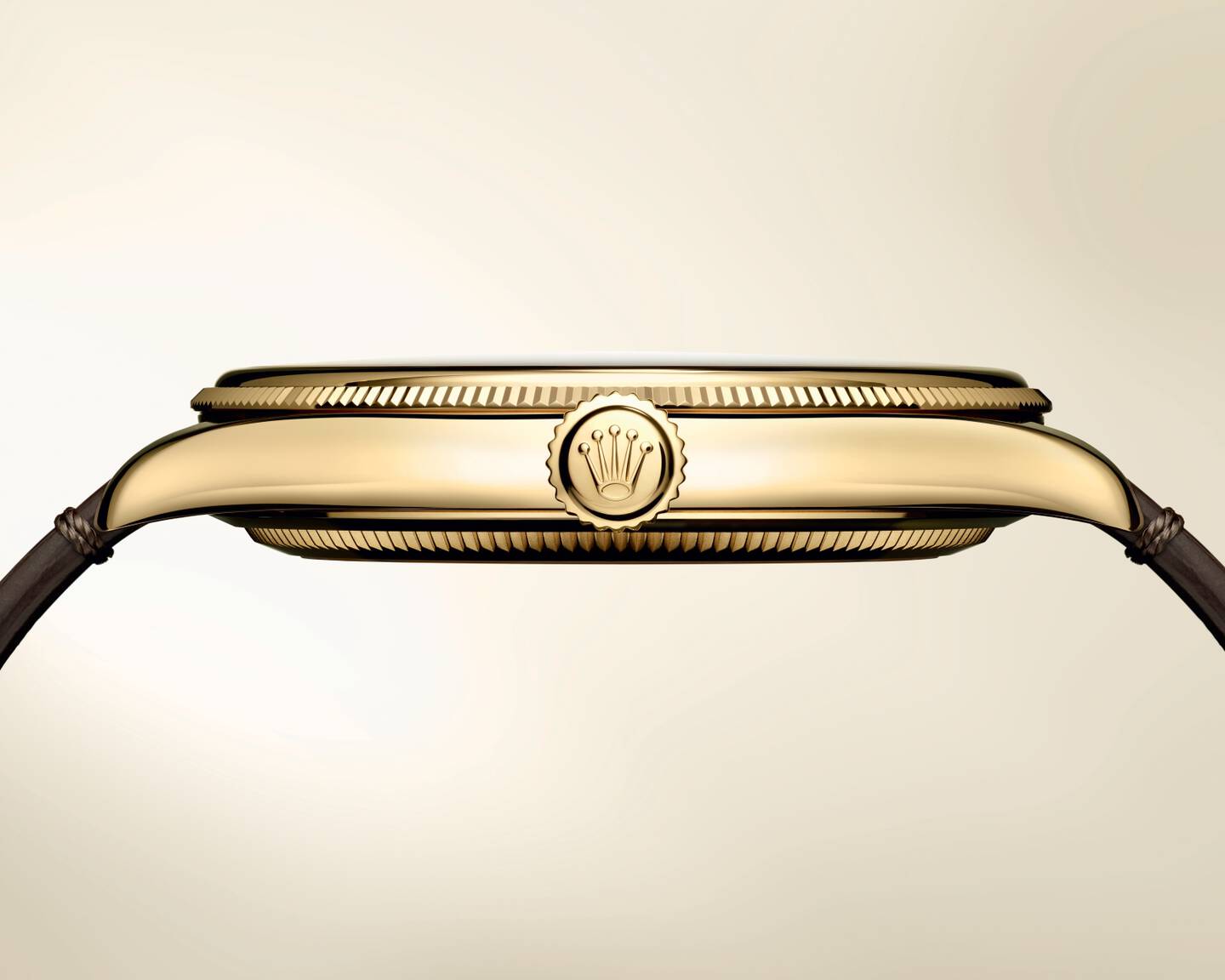 Side view of the Rolex Oyster Perpetual 1908 case in 18k yellow gold