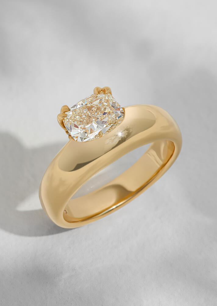A solitaire diamond engagement ring in yellow gold 