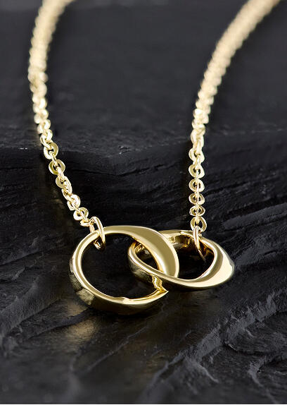 Yellow gold necklace with interlocking rings pendant.
