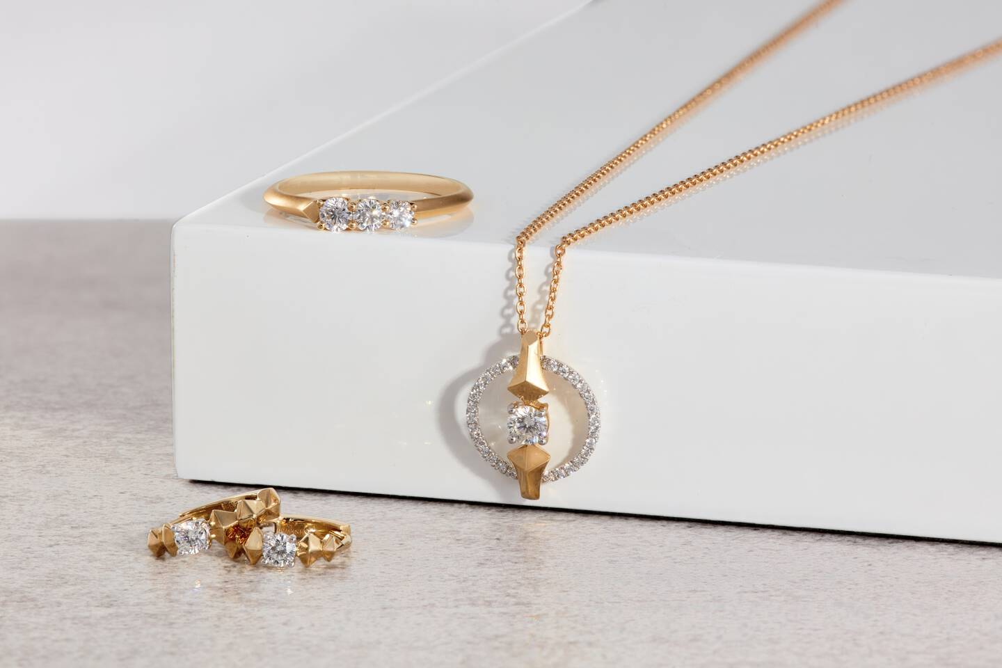 Beautiful Bella Ponte engagement and bridal rings in a variety of gold settings and diamond shapes