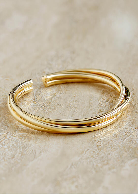 Bangle bracelet with overlapping rows of yellow gold