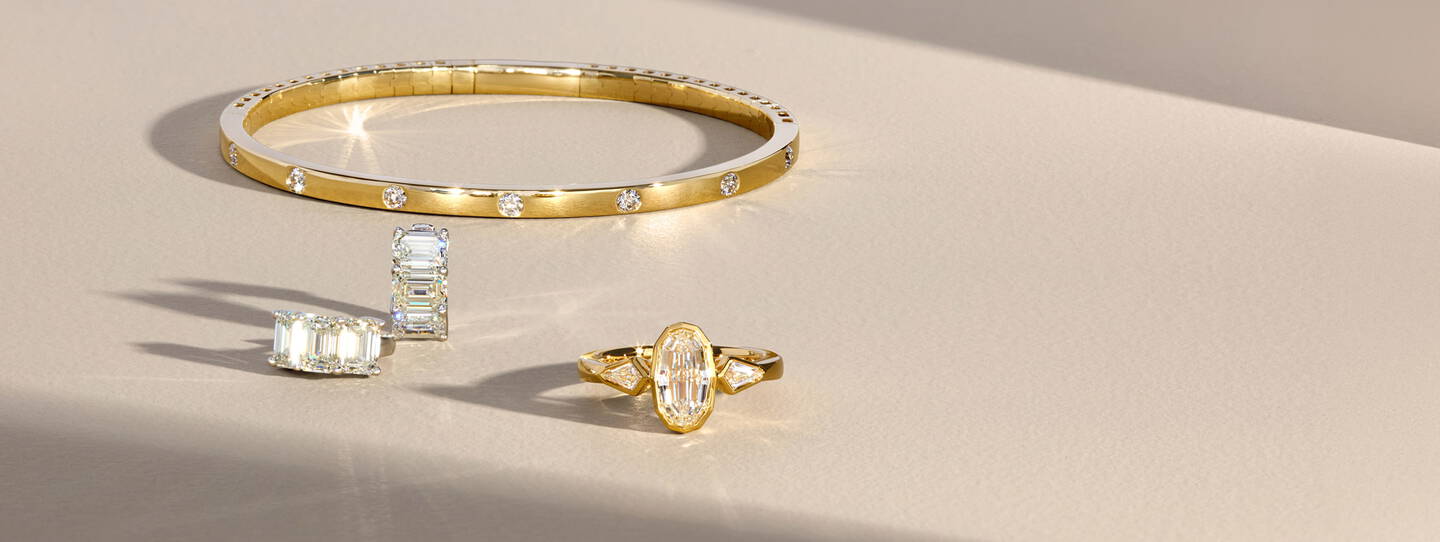 A loosediamond casts a shadow against a backdrop that features a light gray gradient. 