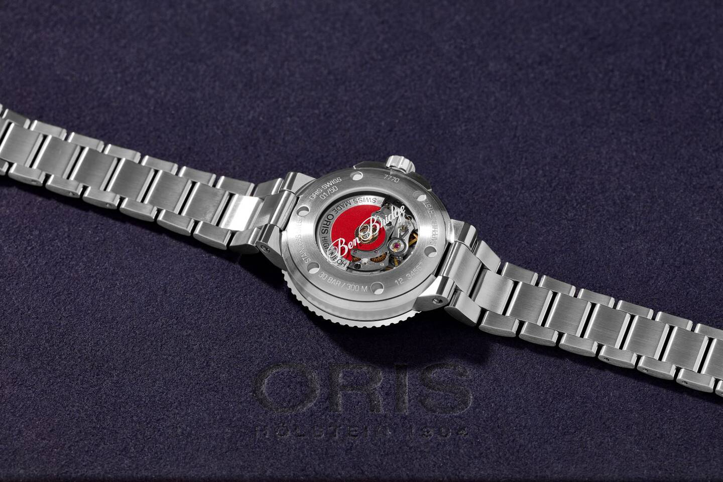 Yellow gold box chain on woman's neck