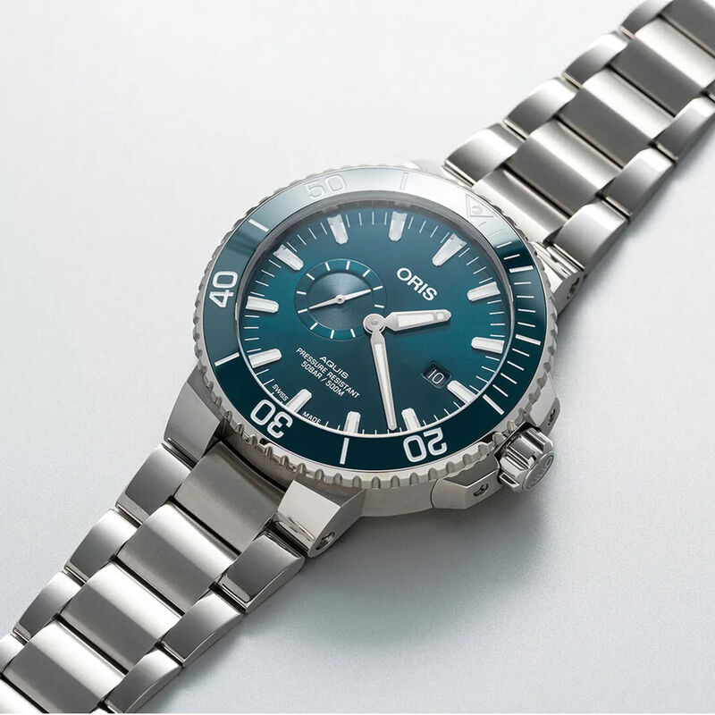 Oris Aquis Small Second Date Blue Dial Watch, 45.5mm image number 1