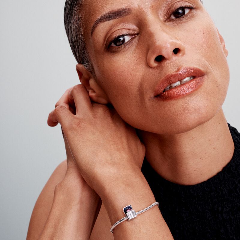 Pandora Sparkling Gift Box Charm image number 4