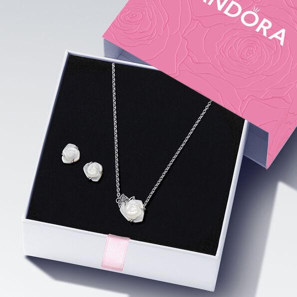 Pandora White Rose in Bloom Jewelery Gift Set