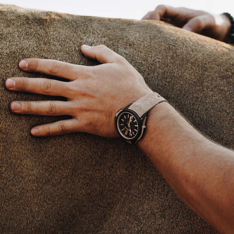 NORQAIN Wild One Hakuna Mipaka Brown Dial Sand Color Rubber Strap Pin Buckle Watch, 42mm image number 5