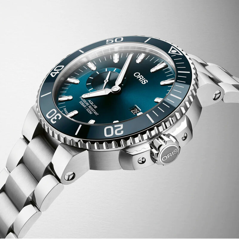Oris Aquis Small Second Date Blue Dial Watch, 45.5mm image number 3