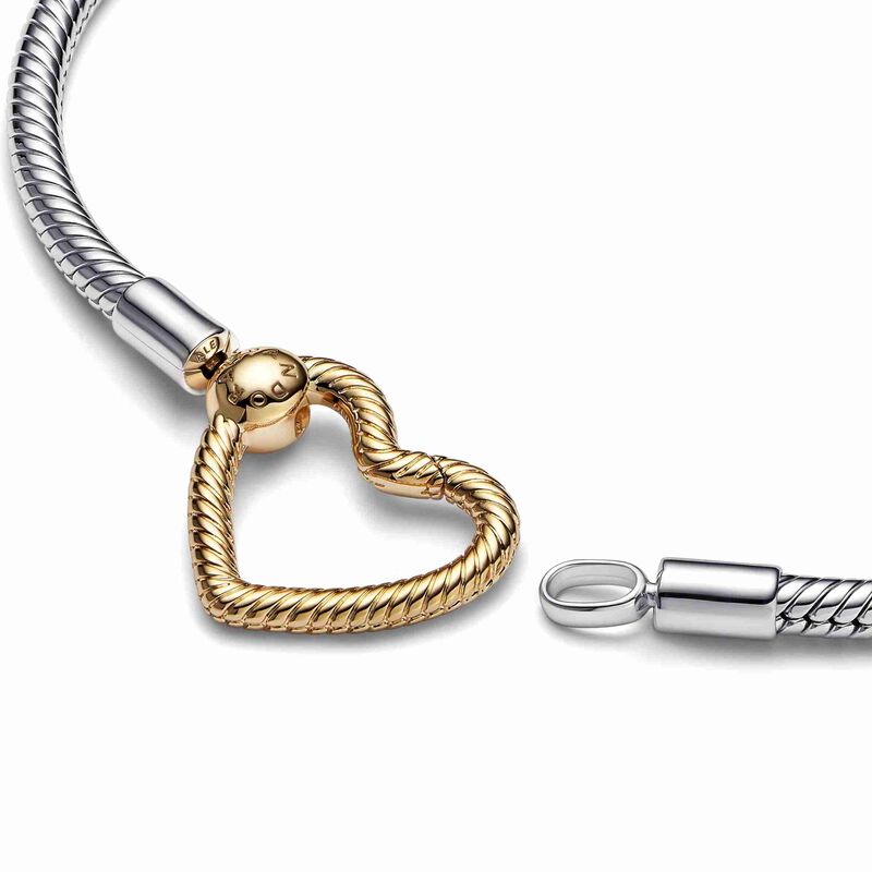 Pandora Moments Heart Closure Snake Chain Bracelet image number 1