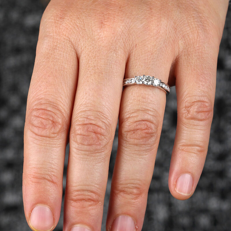 Ikuma Canadian Diamond 3-Stone Ring 14K image number 2