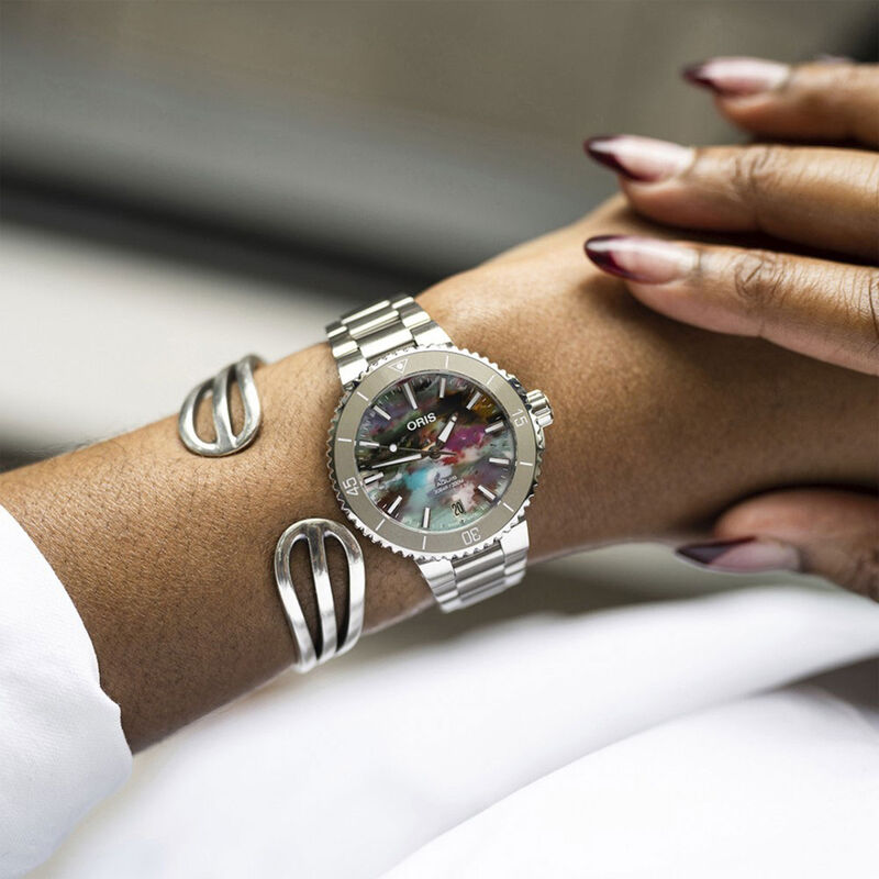 Oris Aquis Date Watch Steel Case Multicolor Dial, 36.5mm image number 4