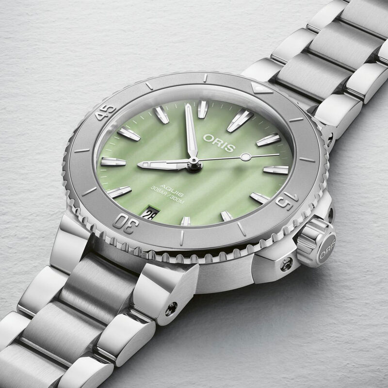 Oris Aquis Date Watch Green Dial, 36.5mm image number 2