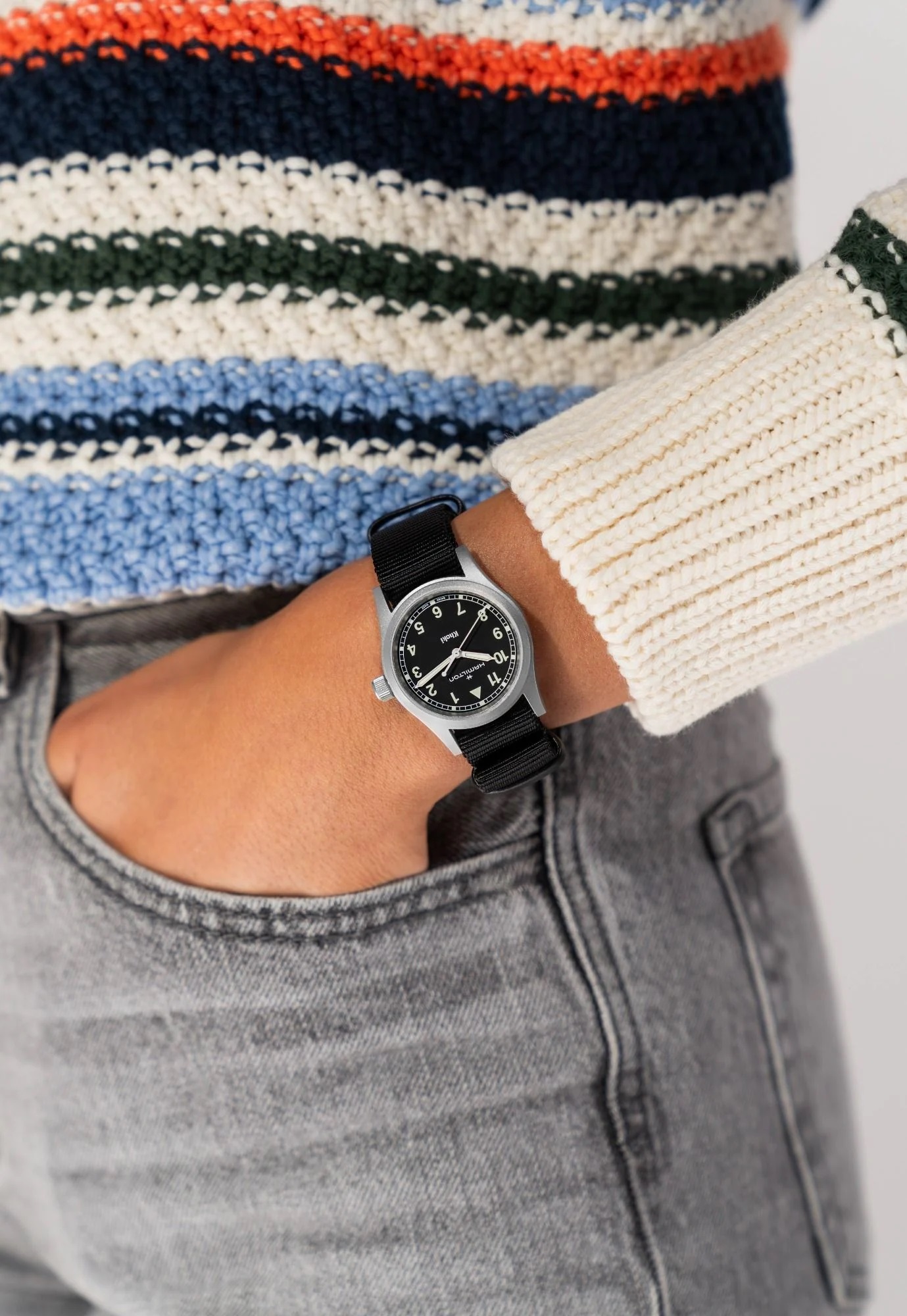 Hamilton KHAKI ブラック 33mm Hamilton Khaki Field Quartz Watch Black Dial, 33mm