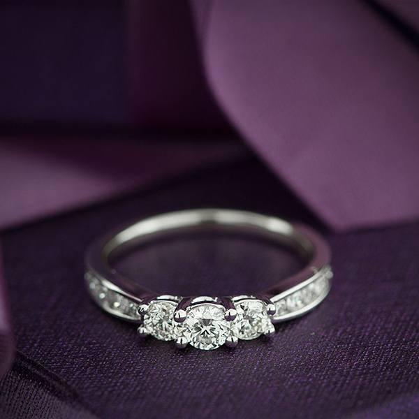Ikuma Canadian Diamond 3-Stone Ring 14K